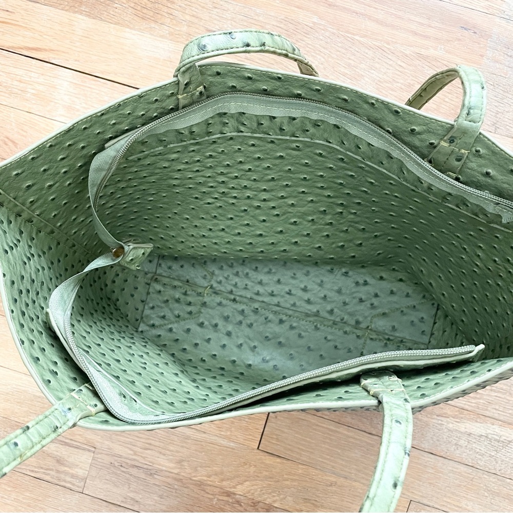 2 Dooney & Bourke bags - Picture 6 of 13